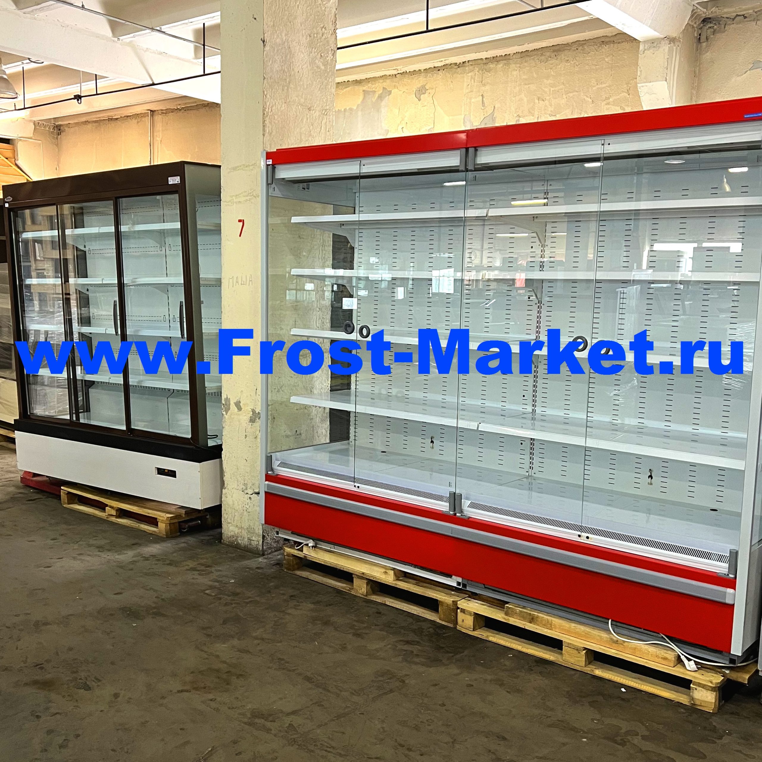 Новое поступление холодильных горок бу с дверями
